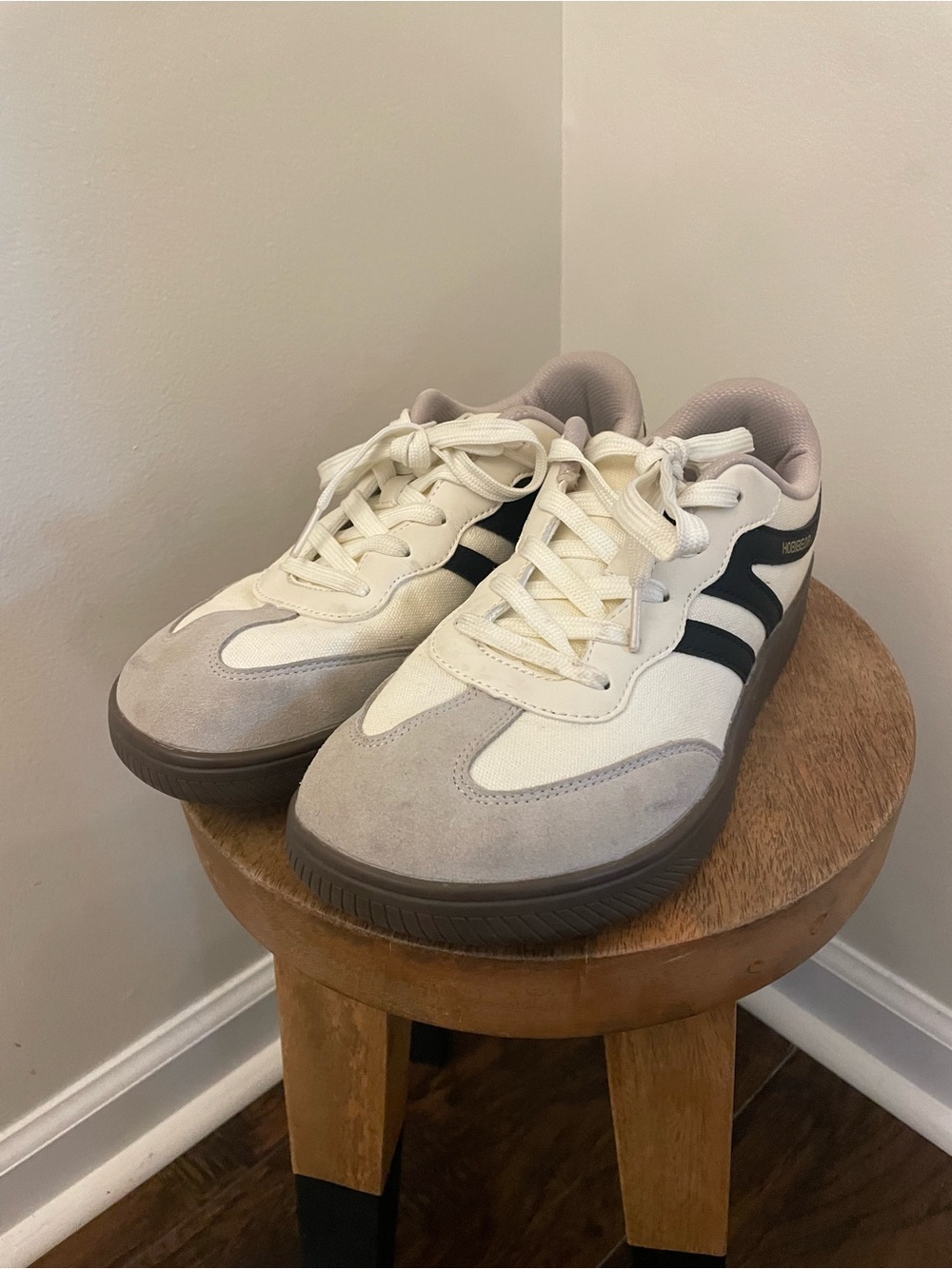 Hobibear Women's Black, Gray, and White Barefoot Sneakers
